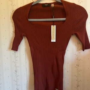Tahari Slim fit 3 quarter sleeve scoop neck knit maroon top